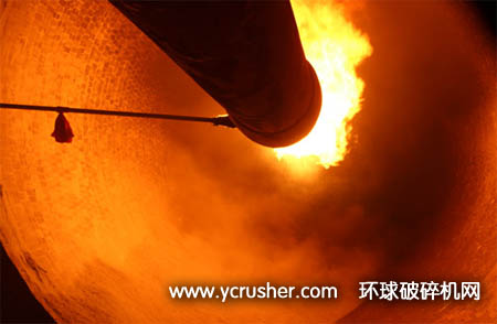 新疆克州年產(chǎn)260萬噸熟料新型干法水泥生產(chǎn)線回轉(zhuǎn)窯內(nèi)部