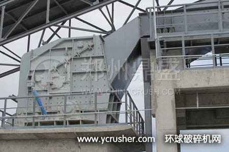 在新疆石料廠作業(yè)的PF1520V反擊式破碎機(jī)設(shè)備