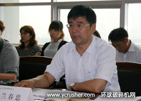 山東煤機(jī)集團(tuán)總經(jīng)理蘭春忠作工作報(bào)告