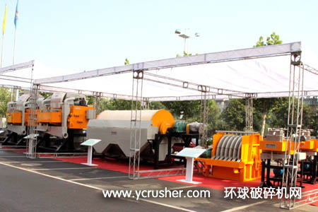 會(huì)上展出的磁選機(jī)、尾礦回收機(jī)等設(shè)備