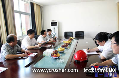 鄭州市發(fā)改委領(lǐng)導(dǎo)代表與一帆公司領(lǐng)導(dǎo)