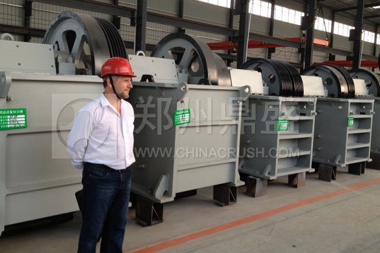 俄羅斯客戶考察鼎盛鄂式破碎機(jī)