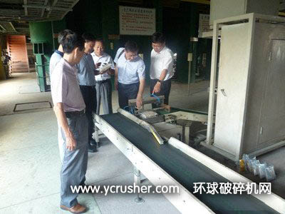 中國(guó)砂石協(xié)會(huì)韓秘書(shū)長(zhǎng)一行參觀了標(biāo)準(zhǔn)砂原料、生產(chǎn)流程及成品生產(chǎn)線