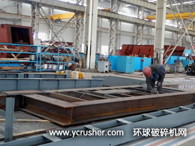 洛陽(yáng)大華接非洲客戶(hù)的24條皮帶機(jī)及大批量的非標(biāo)件生產(chǎn)現(xiàn)場(chǎng)