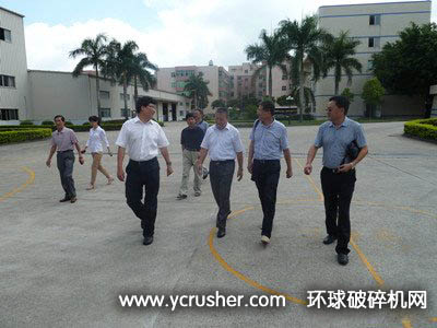 中國(guó)砂石協(xié)會(huì)韓繼先秘書(shū)長(zhǎng)一行走訪廈門(mén)艾思?xì)W標(biāo)準(zhǔn)砂有限公司