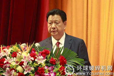 中國企業(yè)聯(lián)合會、中國企業(yè)家協(xié)會會長王忠禹作大會主旨發(fā)言