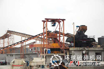 建冶重工生產的新型高效制砂機已經吊裝到位等待安裝
