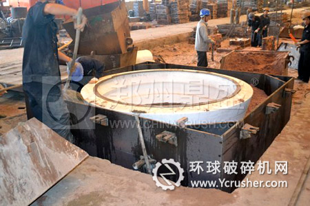 新型復(fù)合軋臼壁、破碎機(jī)錘頭等耐磨鑄件生產(chǎn)能力增加