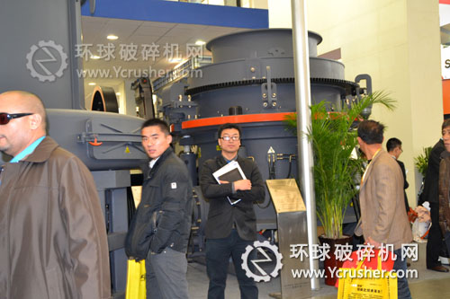 世邦機器展示的液壓圓錐破碎機設(shè)備