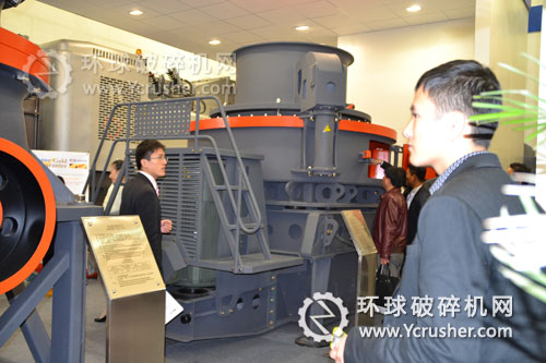 上海西芝展示的沖擊式破碎機(jī)設(shè)備
