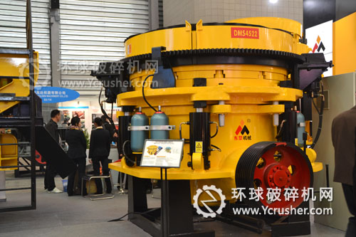 東蒙機(jī)械2012寶馬展上展出的液壓圓錐破碎機(jī)設(shè)備