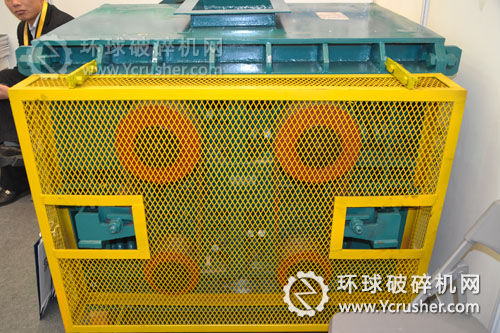 九昌重工寶馬展4pg輥式破碎機(jī)