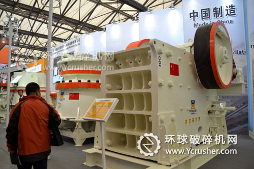 長虹路橋展示的CJ顎式破碎機設備