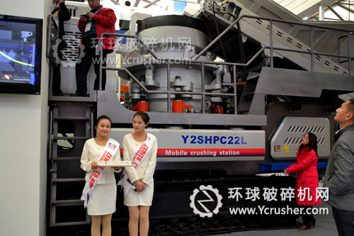 上海西芝展示的移動式破碎站設(shè)備