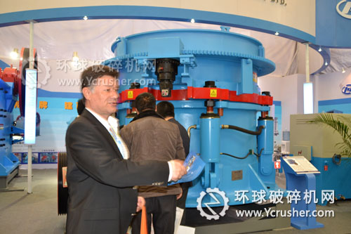 洛陽(yáng)大華重機(jī)2012上海寶馬展液壓圓錐破碎機(jī)設(shè)備