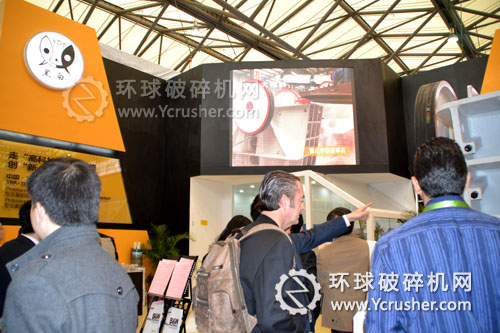 上海寶馬展義烏黑白礦機破碎機產(chǎn)品吸引不少中外客戶