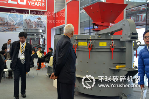 上海蓋爾特機(jī)械展示的立軸沖擊式破碎機(jī)設(shè)備