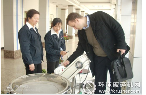 國外客戶到新鄉高服篩分機械有限公司參觀考察