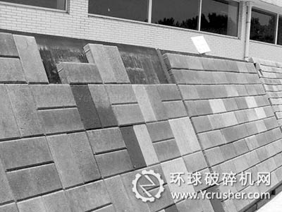 利用履帶可移動破碎篩分機破碎的建筑垃圾生產(chǎn)出來的再生磚