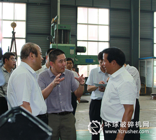 沈總向張書記匯報(bào)魯一未來發(fā)展方向及目標(biāo)