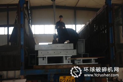 國內首臺井下最大破碎機裝車現(xiàn)場