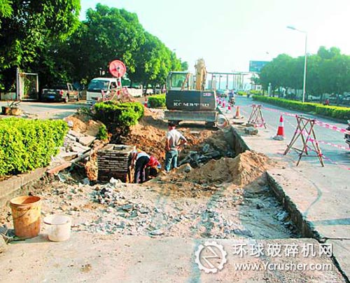 加緊維修排水管道，重建雨水收集口