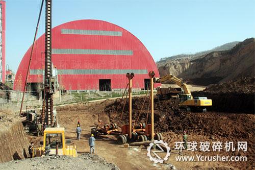 平?jīng)鍪欣幚眄?xiàng)目已全面啟動(dòng)（圖為土建工程施工現(xiàn)場）