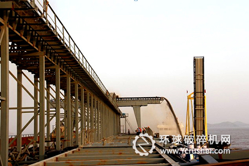 舟山小衢山島礦山開采產(chǎn)品裝船 