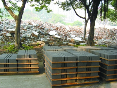 通過(guò)建筑垃圾資源化利用生產(chǎn)出來(lái)的實(shí)心磚