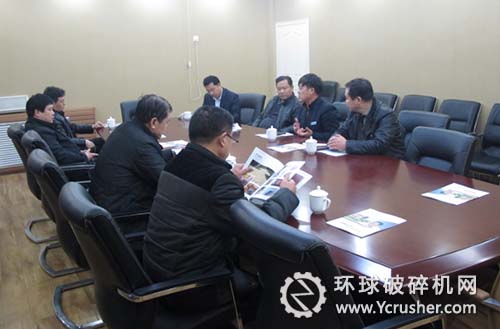 常務副總經理賈紅衛與領導們就開封市建筑垃圾現狀討論處置辦法