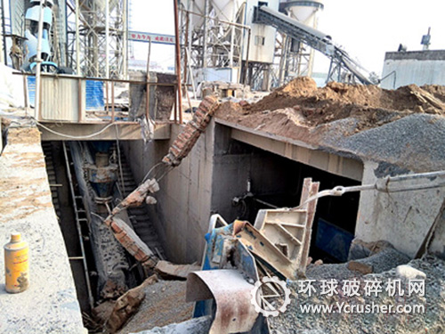 許多設(shè)備在野蠻拆除中遭到毀壞