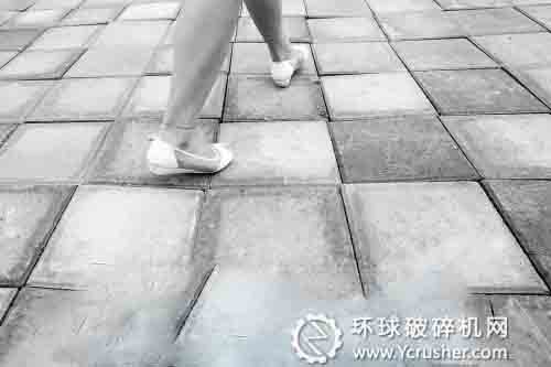 利用建筑垃圾生產(chǎn)的地磚已被廣泛應用