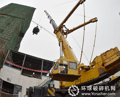 湖北三鑫公司主副井多繩摩擦提升機一次性吊裝到位