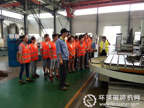 機械工程學院全體學生在久益環(huán)球(淮南)采礦設備公司參觀實習