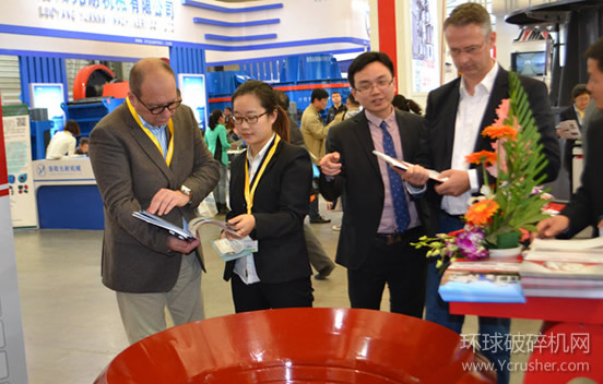 鄭州鼎盛陶瓷復(fù)合耐磨件&ldquo;滿天星&rdquo;軋臼壁亮相寶馬展