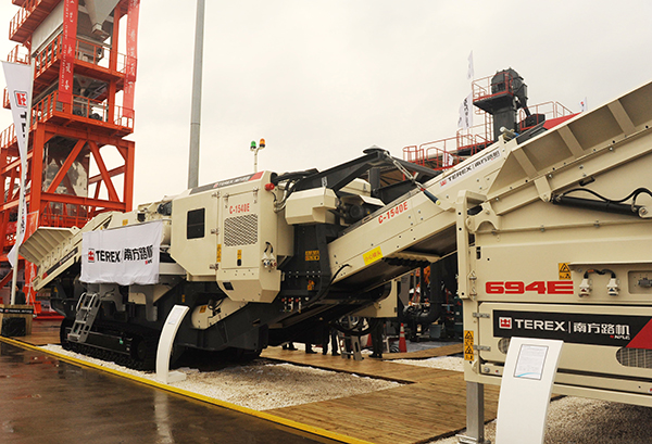 特雷克斯南方路機(jī)C-1540E亮相展會