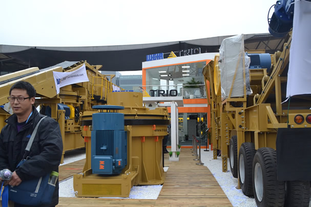 TV95 立軸反擊式破碎機(jī)