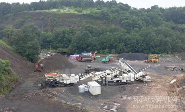 特雷克斯南方路機大型油電兩用履帶移動圓錐式破碎站亮相浙江