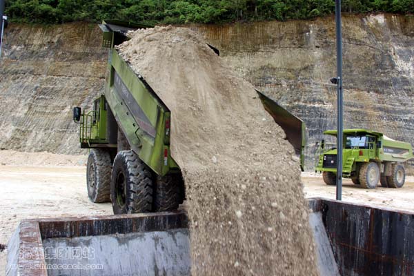 裝載石灰石的TR50礦車