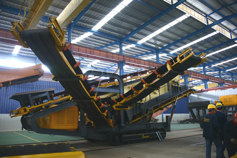 昆明長水機(jī)場的移動破現(xiàn)場和生產(chǎn)基地