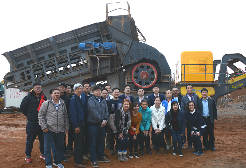 昆明長水機(jī)場的移動破現(xiàn)場和生產(chǎn)基地