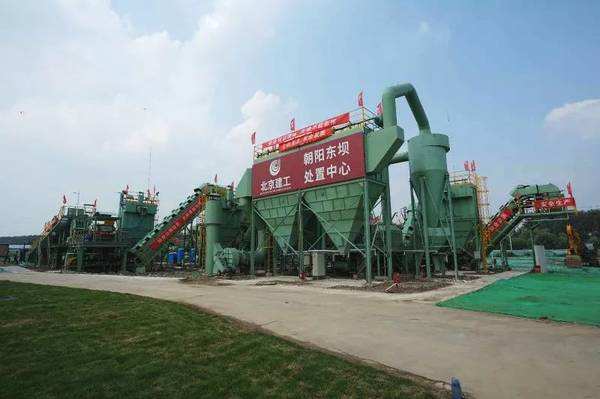 東壩建筑垃圾資源化處置臨時設(shè)施通過破碎&mdash;篩分&mdash;多級分選的全封閉工藝流程