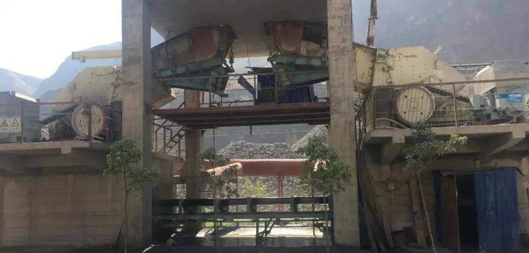 3臺(tái)Nordberg&reg; NP1520反擊式破碎機(jī)用于中細(xì)碎