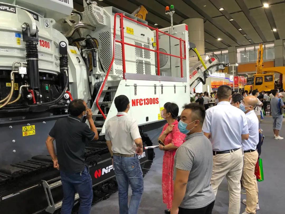 南方路機(jī)NFC1300S履帶圓錐破碎設(shè)備