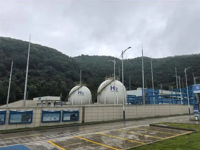姜橋制氫工廠，主體建筑包括制氫車間、氫氣球罐、壓縮機車間等