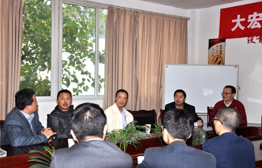 破碎粉磨分會(huì)秘書(shū)長(zhǎng)楊發(fā)孝等領(lǐng)導(dǎo)到大宏立公司調(diào)研