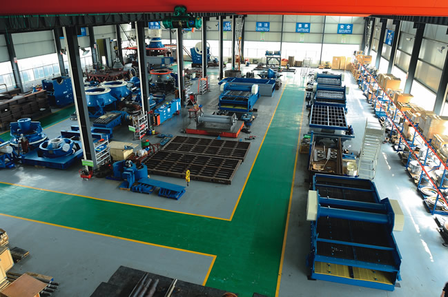 埃里斯克礦山工程機(jī)械有限公司是專業(yè)從事礦山及工程領(lǐng)域破碎篩分設(shè)備的研發(fā)、生產(chǎn)、銷售、服務(wù)于一體的高科技公司